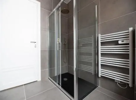Prestigious Near Champs Elysees Paříž