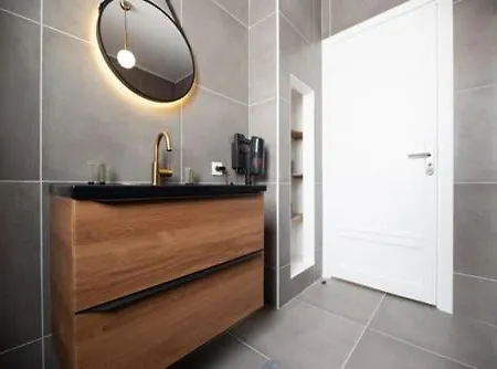 Prestigious Near Champs Elysees