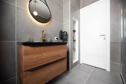 Prestigious Near Champs Elysees